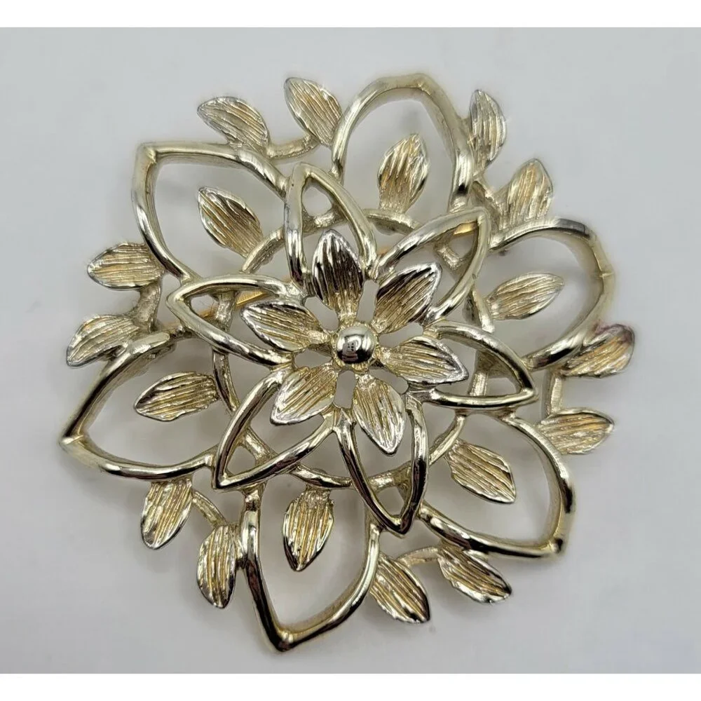 Vintage Signed Sarah Coventry Flower Brooch Gold Tone Mandala Design‎ Floral Pin